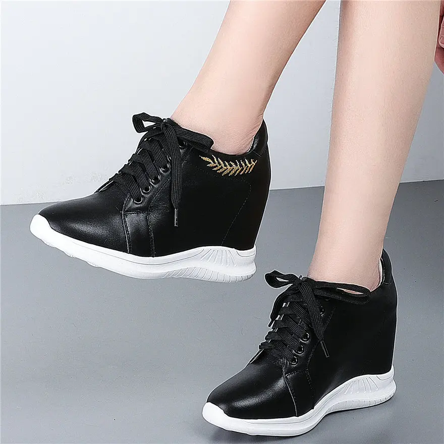 Vulcanized Shoes Women Lace Up Genuine Leather Platform Wedges High Heel Fashion Sneakers Female Round Toe Trainers Casual Shoes
Vulcanized Shoes Women Lace Up Genuine Leather Platform Wedges High Heel Fashion Sneakers Female Round Toe Trainers Casual Shoes