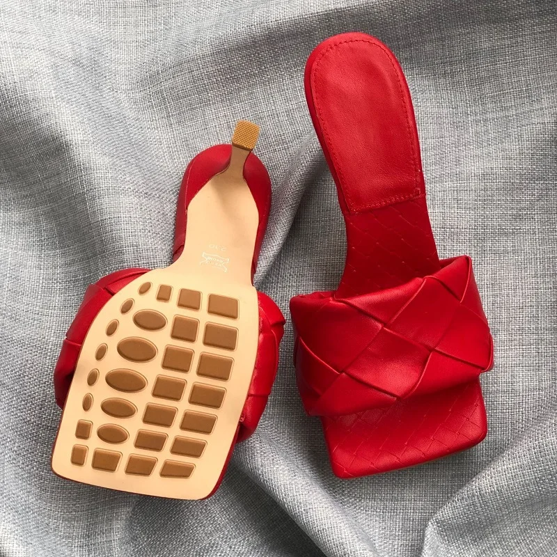 2020 Fashion Square Toe Weave High Heels Shoes Women Slippers Leather Luxury Designer Ladies Street Beach Sandals Slides Shoes
2020 Fashion Square Toe Weave High Heels Shoes Women Slippers Leather Luxury Designer Ladies Street Beach Sandals Slides Shoes