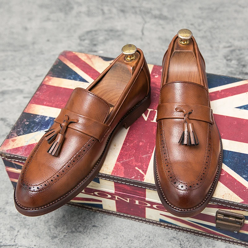Fashion Office Shoe Men Casual Shoes Breathable Leather Loafers Driving Moccasins Comfortable Slip on Big Size38-47 Brogue Retro
Fashion Office Shoe Men Casual Shoes Breathable Leather Loafers Driving Moccasins Comfortable Slip on Big Size38-47 Brogue Retro