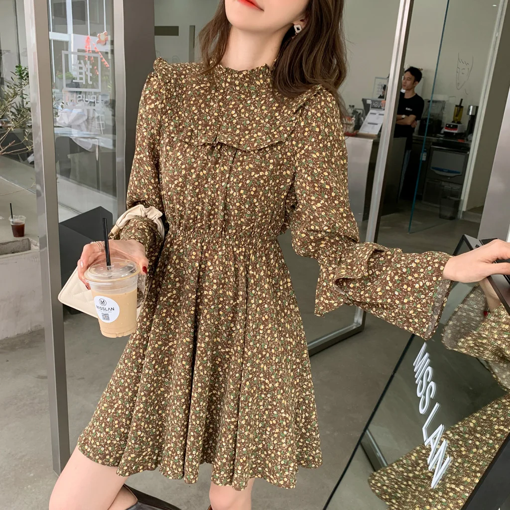 Flower Print Hollow Back Korean Sweet Elegant Vintage Women Dress O-Neck Ruffle Full Sleeve Preppy Loose Female clothes 2021 new
Flower Print Hollow Back Korean Sweet Elegant Vintage Women Dress O-Neck Ruffle Full Sleeve Preppy Loose Female clothes 2021 new