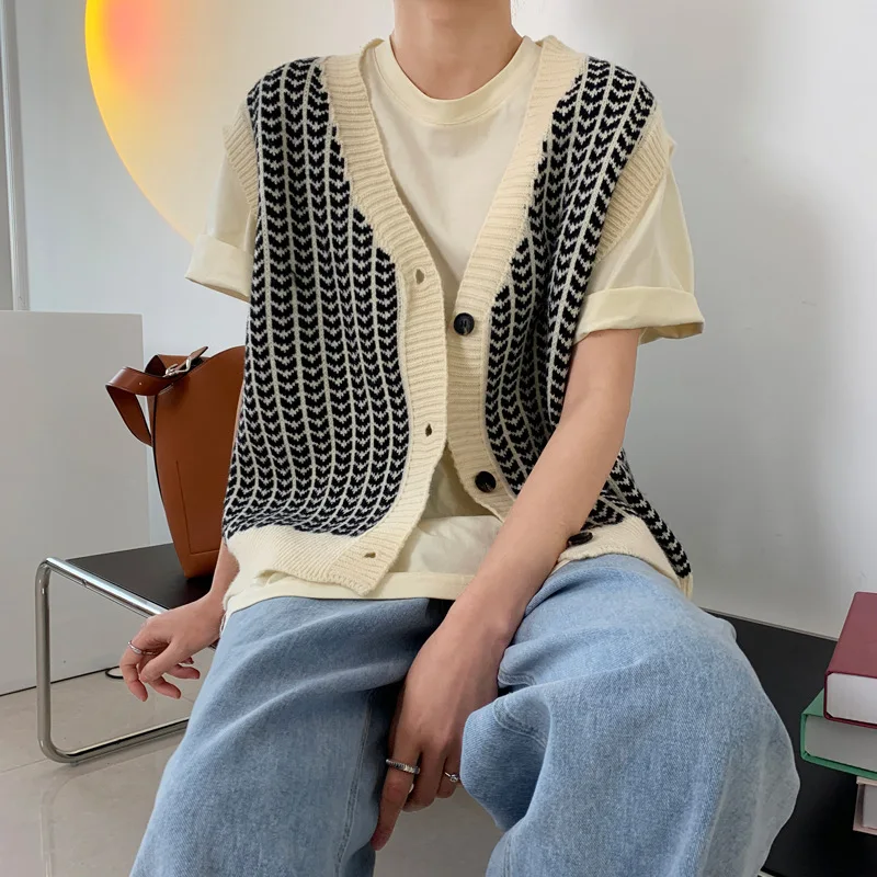 2021 Spring Contrast V-neck Sleeveless Sweater Vest Women's Knitted Loose Short Casual Cardigan Vest
2021 Spring Contrast V-neck Sleeveless Sweater Vest Women's Knitted Loose Short Casual Cardigan Vest