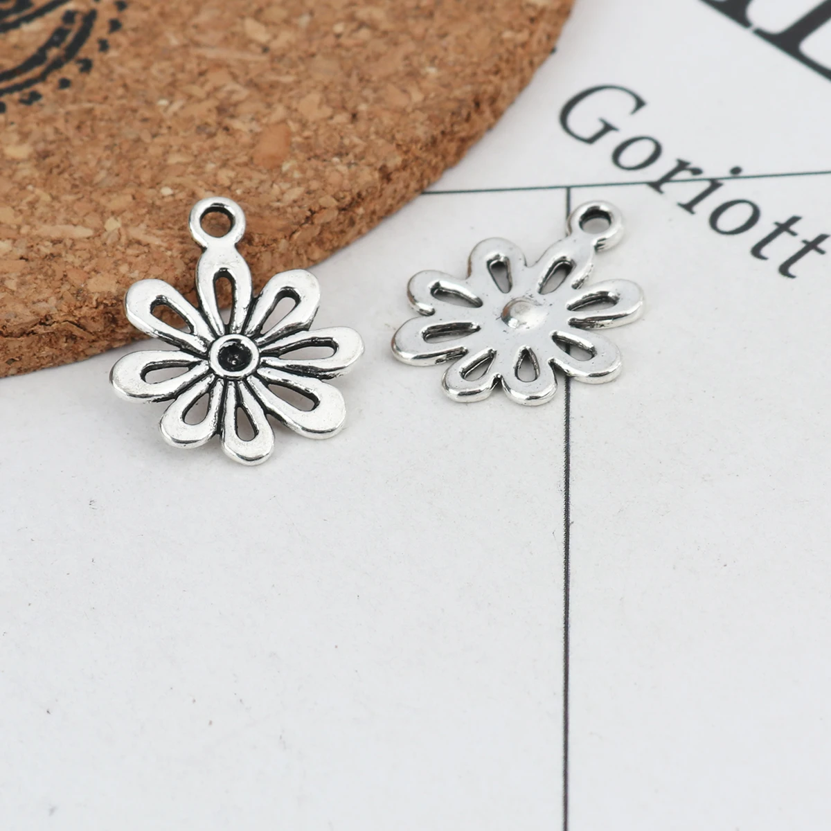 Zinc Based Alloy Charms Hollow Flower Pendants Antique Silver Color 20*17mm For DIY Necklace Earring Jewelry Makings , 50 PCs
Zinc Based Alloy Charms Hollow Flower Pendants Antique Silver Color 20*17mm For DIY Necklace Earring Jewelry Makings , 50 PCs