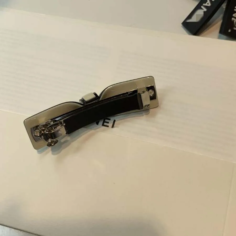 elegant women lacquer white classic sweet princess simple hairpin tender ladies OL BOW classic spring clip headdress 
elegant women lacquer white classic sweet princess simple hairpin tender ladies OL BOW classic spring clip headdress