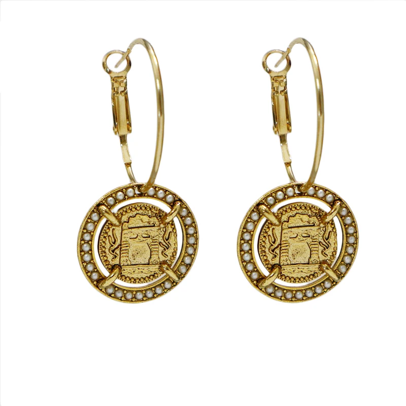 High sense of French vintage golden baroque coins wild temperament pearl earrings earrings
High sense of French vintage golden baroque coins wild temperament pearl earrings earrings