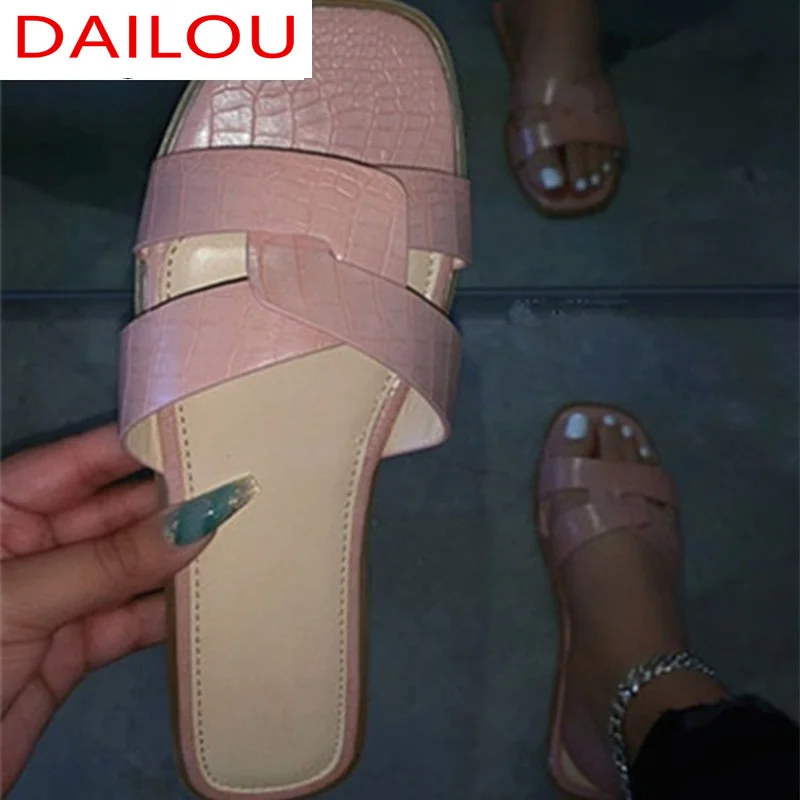 Summer New 2021 Women Flat Slippers Solid Color Fashion Comfortable Women Shoes Outdoor Sexy Beach Sandals Beach Slippers
Summer New 2021 Women Flat Slippers Solid Color Fashion Comfortable Women Shoes Outdoor Sexy Beach Sandals Beach Slippers