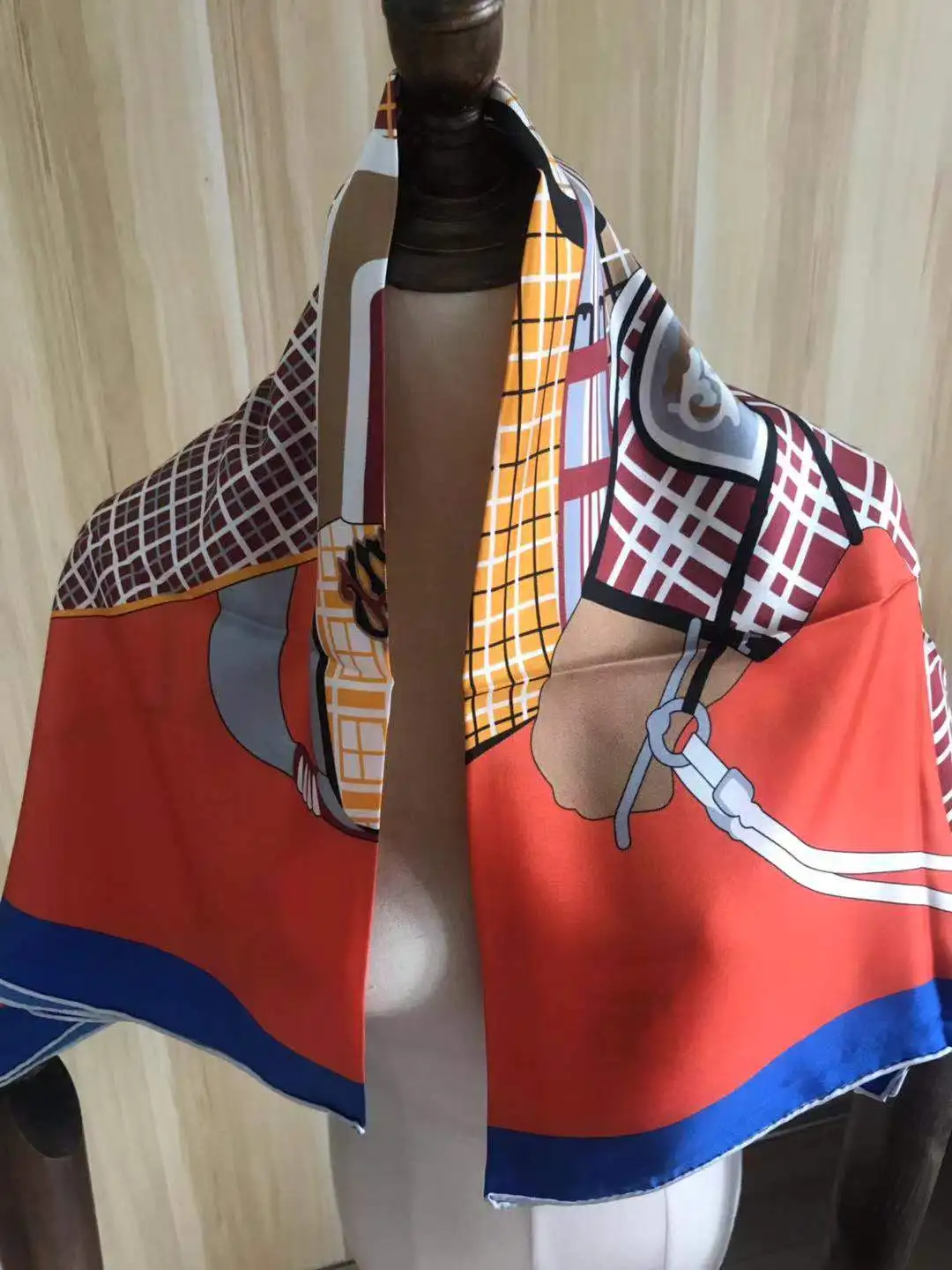 2021 new arrival fashion elegant brand red horse 100% silk scarf 90*90 cm square shawl twill wrap for women lady girl 
2021 new arrival fashion elegant brand red horse 100% silk scarf 90*90 cm square shawl twill wrap for women lady girl