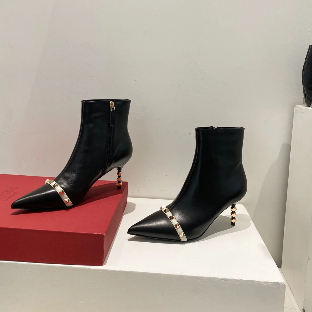 Женские привлекательные ботинки на молнии с острым носком, Женские однотонные ботильоны из натуральной кожи с шипами, женские дизайнерские... 
Женские привлекательные ботинки на молнии с острым носком, Женские однотонные ботильоны из натуральной кожи с шипами, женские дизайнерские...