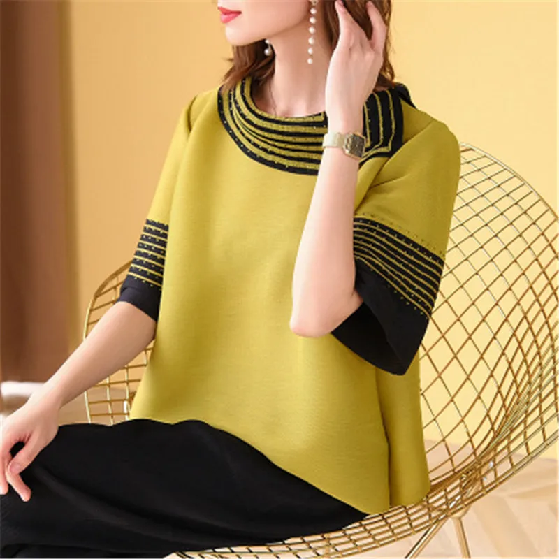 Miyake женские вышитые плиссированная футболка размера плюс дизайнерская Свободная блуза, все-матч Свободная футболка женские модные удобные...
Miyake женские вышитые плиссированная футболка размера плюс дизайнерская Свободная блуза, все-матч Свободная футболка женские модные удобные...