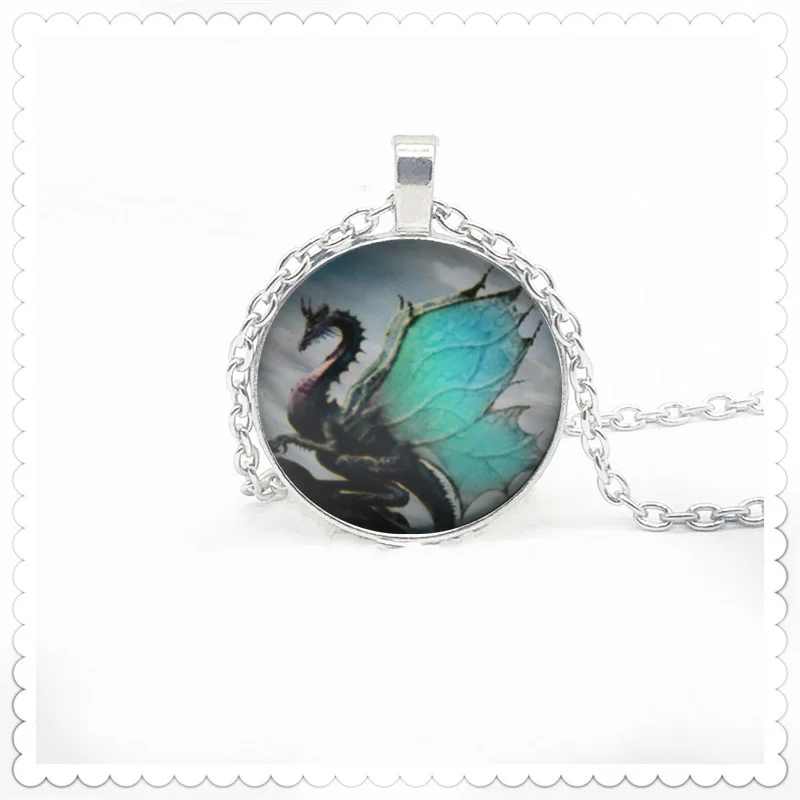 Creative pterosaur pattern jewelry pendant necklace round pendant classic fashion men and women necklace
Creative pterosaur pattern jewelry pendant necklace round pendant classic fashion men and women necklace