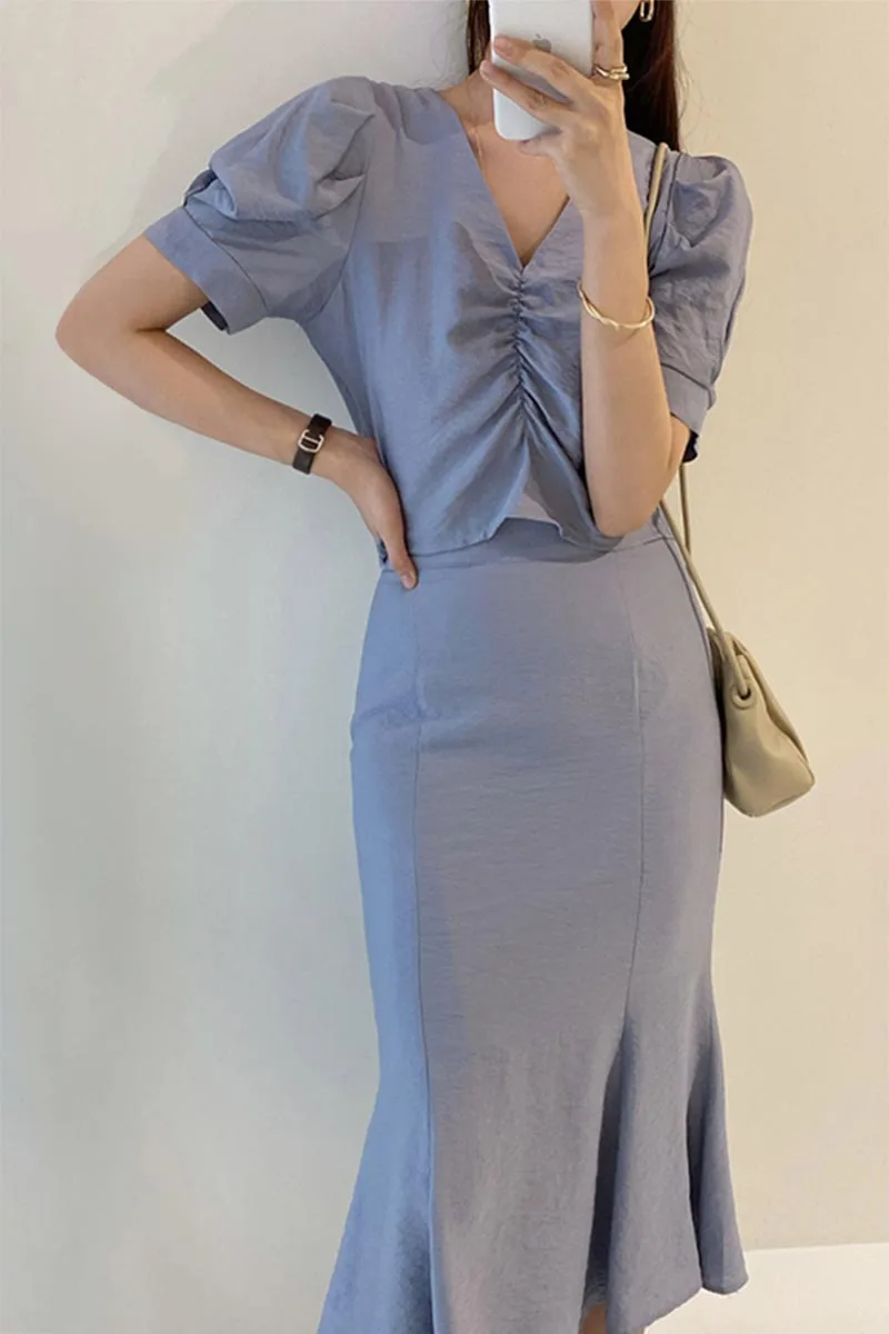 New Summer Temperament All-match V-neck puff sleeve split Shirt + high waist slim fishtail Skirt 2-piece set
New Summer Temperament All-match V-neck puff sleeve split Shirt + high waist slim fishtail Skirt 2-piece set