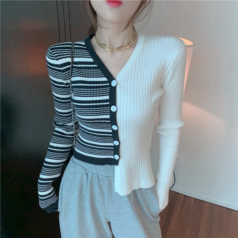 Ladies Personality Long-Sleeved Hem Irregular Long-Sleeved V-Neck Color-Block Sweater One Size
Ladies Personality Long-Sleeved Hem Irregular Long-Sleeved V-Neck Color-Block Sweater One Size