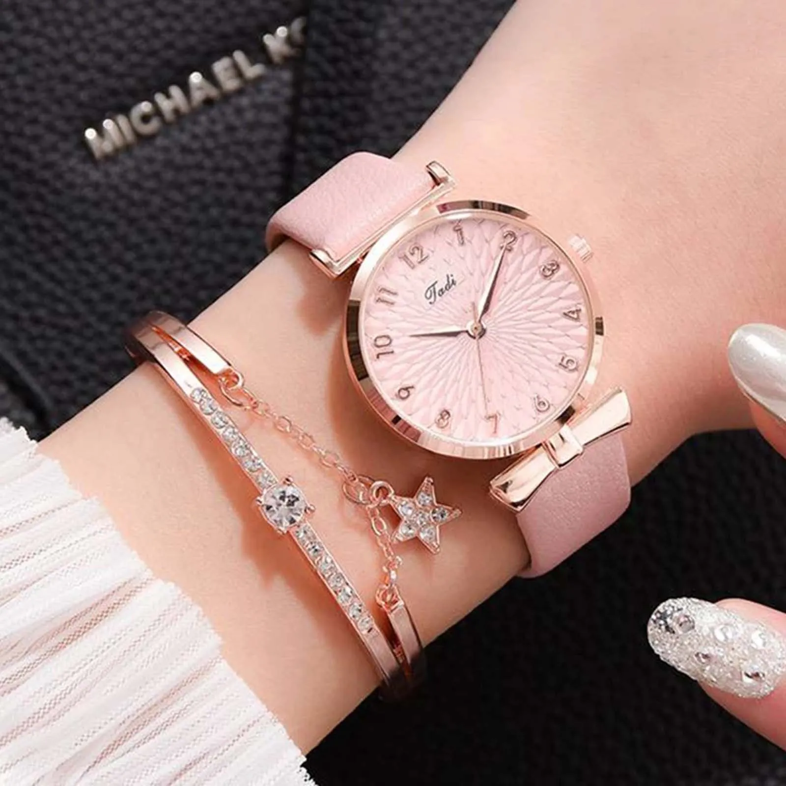 Women Watch Moon Numbers Dial Bracelet Watches Set Ladies Leather Band Quartz Wristwatch Women Female Clock Relogio Mujer Hot
Women Watch Moon Numbers Dial Bracelet Watches Set Ladies Leather Band Quartz Wristwatch Women Female Clock Relogio Mujer Hot