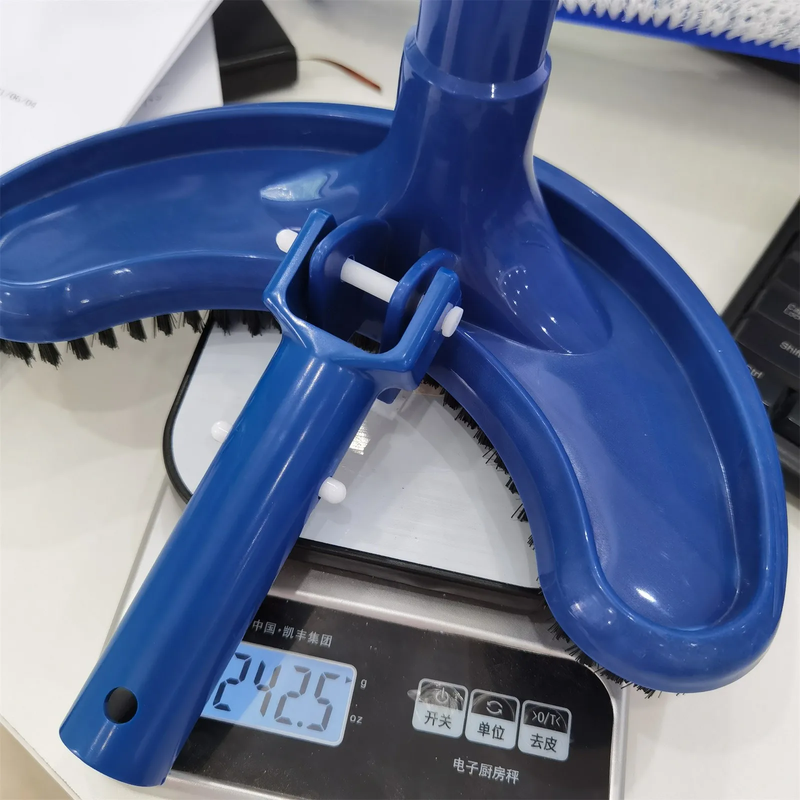 Pool Water Cleaning Equipment Dirt Head Crescent Pool Cleaning Brush Fountain Spa Pool Vacuum Cleaner Brush Head Pond
Pool Water Cleaning Equipment Dirt Head Crescent Pool Cleaning Brush Fountain Spa Pool Vacuum Cleaner Brush Head Pond