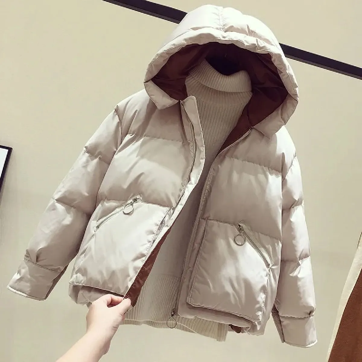 Female Jacket Outwear 2023 Winter Women Coat Parkas New Winter Short Hooded Jacket Casual Overcoat Warm Cotton Padded Jacket
Female Jacket Outwear 2023 Winter Women Coat Parkas New Winter Short Hooded Jacket Casual Overcoat Warm Cotton Padded Jacket