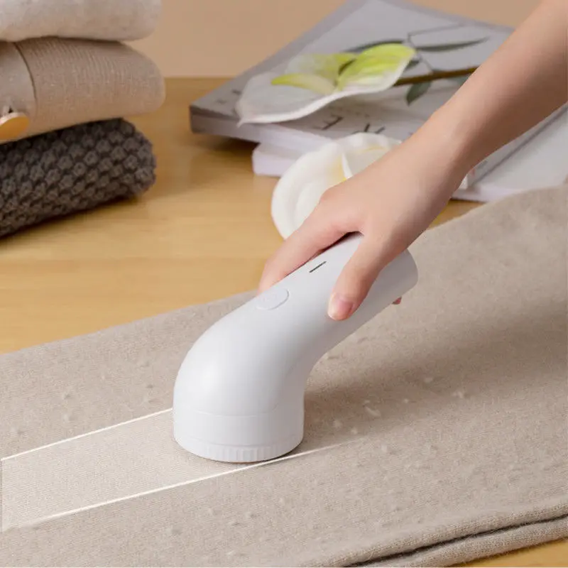 5W Lint Remover Rechargeable Clothes Fuzz Pellet Remover Machine Portable Fabric Shaver Hairball Woolball Trimmer Lint Cutter
5W Lint Remover Rechargeable Clothes Fuzz Pellet Remover Machine Portable Fabric Shaver Hairball Woolball Trimmer Lint Cutter