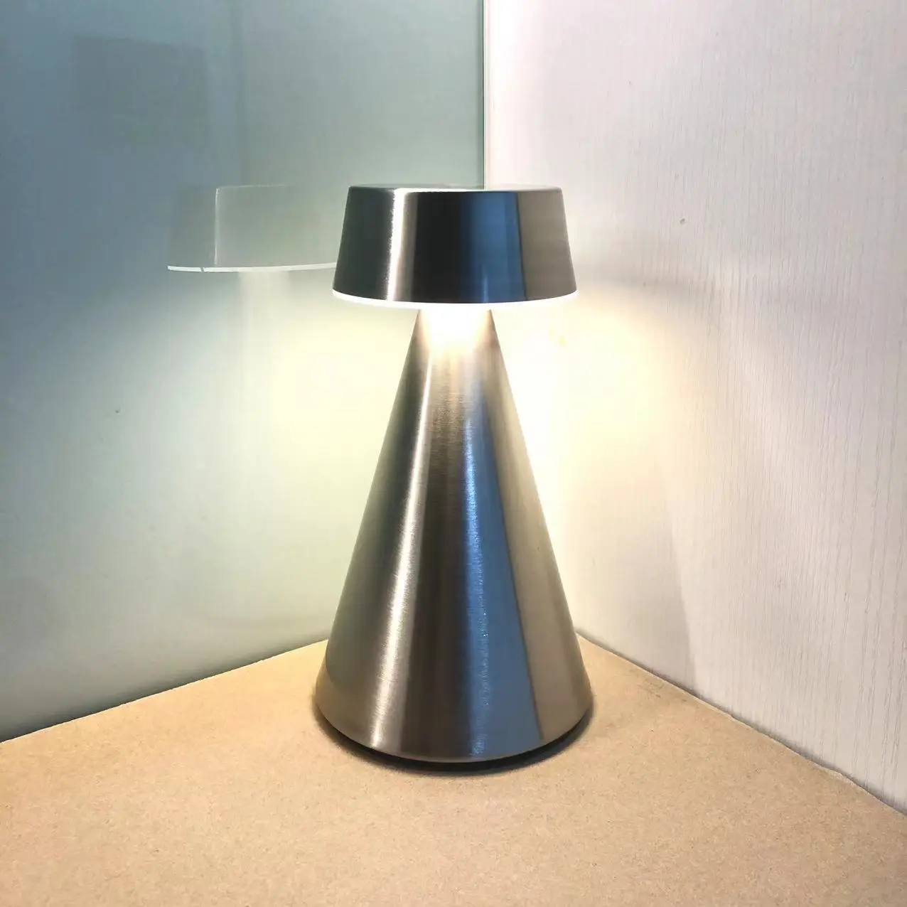 Hot night table lamp with usb charger bar LED modern bedroom bedside lamps Touch switch simple Retro desk lamp
Hot night table lamp with usb charger bar LED modern bedroom bedside lamps Touch switch simple Retro desk lamp