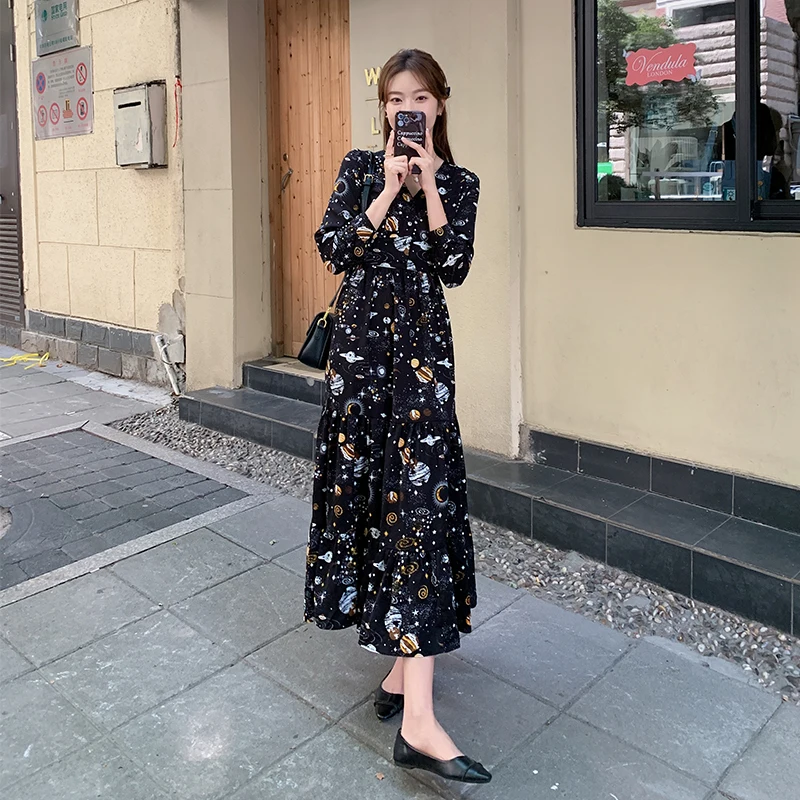 Chiffon Loose Women Dresses New Fashion Casual Long-sleeved Dress Autumn Mid-Calf A-LINE Printing V-neck Houthion
Chiffon Loose Women Dresses New Fashion Casual Long-sleeved Dress Autumn Mid-Calf A-LINE Printing V-neck Houthion