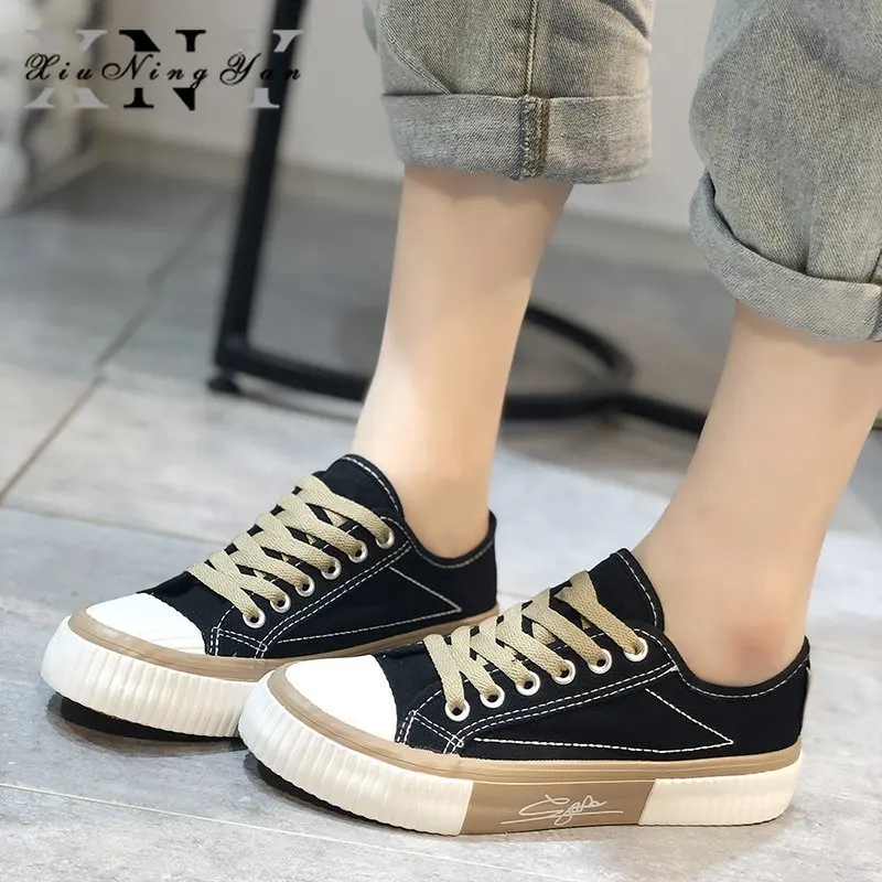 2021 Classic Unisex Couples Shoes Women's Casual Canvas Shoes Fashion Lightweight Lace Up Sneakers Women Male Footwear Sapato
2021 Classic Unisex Couples Shoes Women's Casual Canvas Shoes Fashion Lightweight Lace Up Sneakers Women Male Footwear Sapato