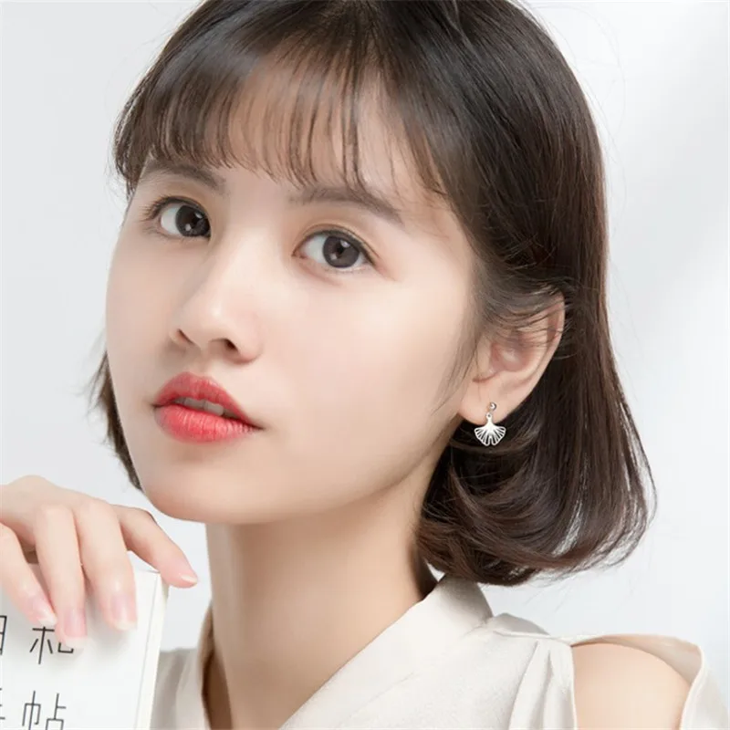 S925 Sterling Silver Girls Fashion Gift Jewelry Ginkgo Leaf Earrings Students Fashion Geometric Pure Silver Simple Mini Earrings
S925 Sterling Silver Girls Fashion Gift Jewelry Ginkgo Leaf Earrings Students Fashion Geometric Pure Silver Simple Mini Earrings