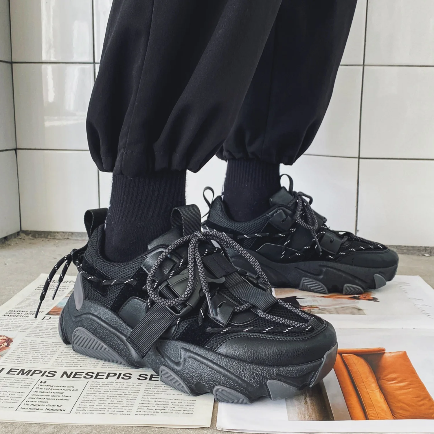 Мужские кроссовки на платформе, Повседневная модная обувь, увеличивающая рост, простая Стильная Спортивная обувь для улицы
Мужские кроссовки на платформе, Повседневная модная обувь, увеличивающая рост, простая Стильная Спортивная обувь для улицы