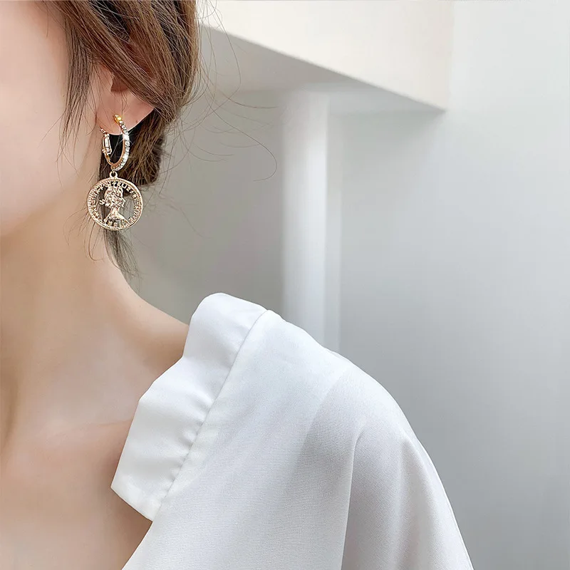 2020 New Women's Earrings Fashion Delicate Round Hollow Out Belle Drop Earrings For Women Gifts bijoux Party Jewelry Wholesale
2020 New Women's Earrings Fashion Delicate Round Hollow Out Belle Drop Earrings For Women Gifts bijoux Party Jewelry Wholesale