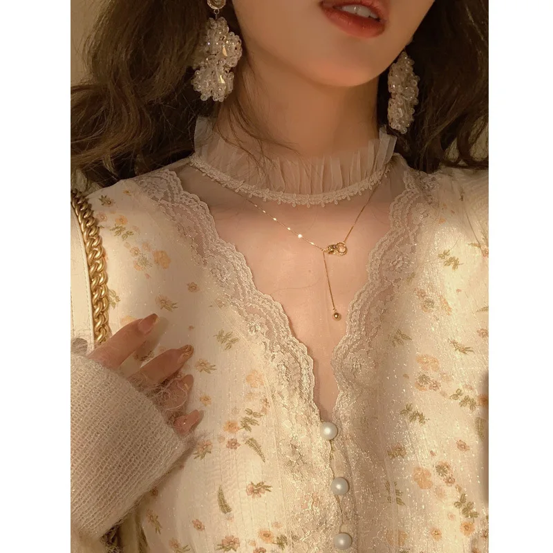 French Retro Romantic Chiffon Floral Dress Women Spring2021 Fairy Dress Lace Stitching Sexy V-neck Long-sleeve Temperament Dress
French Retro Romantic Chiffon Floral Dress Women Spring2021 Fairy Dress Lace Stitching Sexy V-neck Long-sleeve Temperament Dress