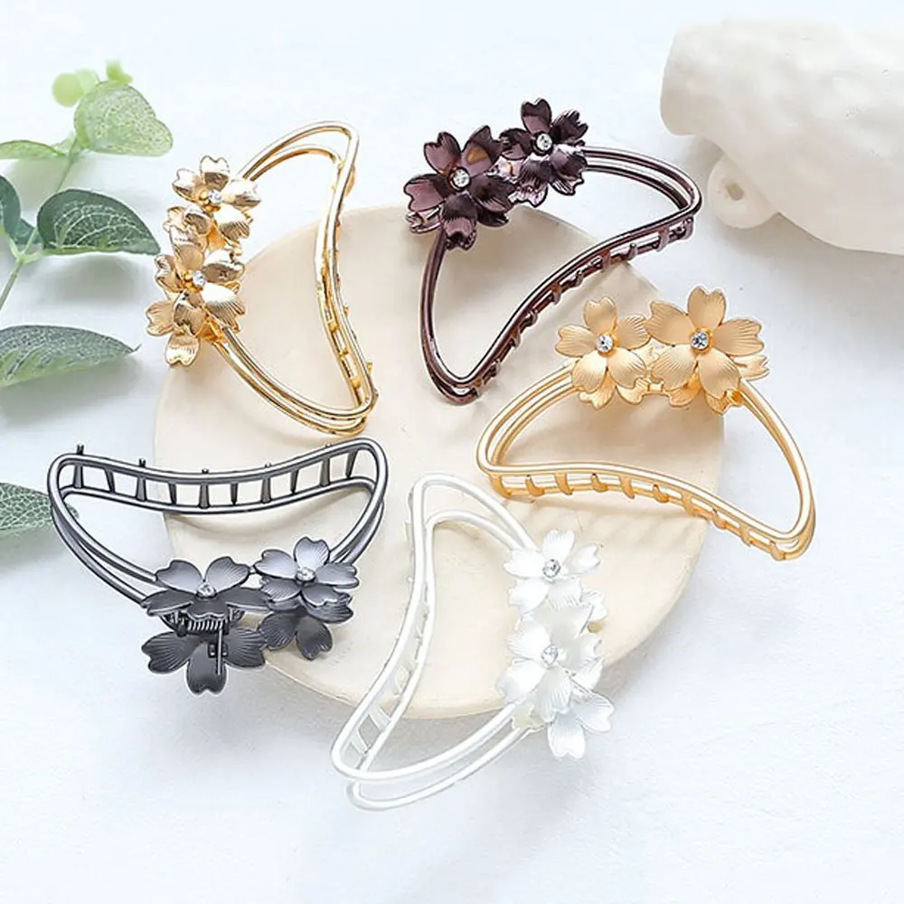 Винтажная простая металлическая заколка для волос, полые цветы, заколка для волос для женщин, модный головной убор, инструмент для укладки в...
Винтажная простая металлическая заколка для волос, полые цветы, заколка для волос для женщин, модный головной убор, инструмент для укладки в...