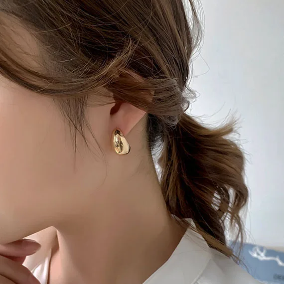 High Quality Piercing Earrings Women Elegant Charms Small Gold Stud Earings Korean Ladies Mini Beads Earring Girls Jewellery
High Quality Piercing Earrings Women Elegant Charms Small Gold Stud Earings Korean Ladies Mini Beads Earring Girls Jewellery