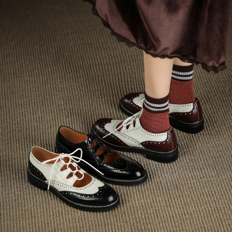 Genuine Leather Women Oxford Shoes Round Toe Black White Lady Lace Up Brogues Loafers Casual Shoes for Women Leather Shoes 2021
Genuine Leather Women Oxford Shoes Round Toe Black White Lady Lace Up Brogues Loafers Casual Shoes for Women Leather Shoes 2021