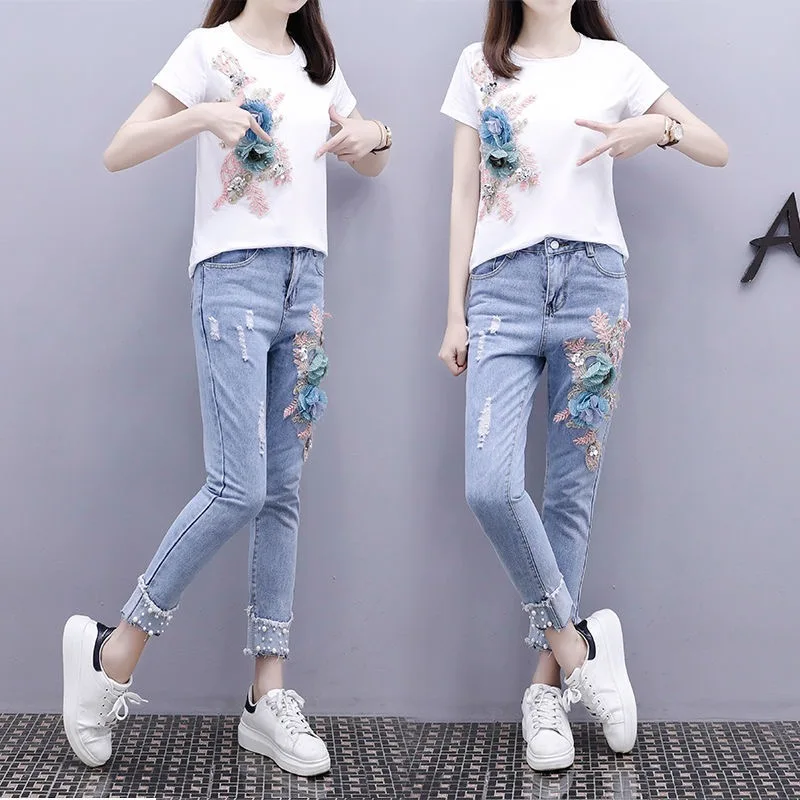 Women Suits 3D Embroidery Short-Sleeved T-shirts + Ripped Holes Flower Patch Jeans Pants 2 Pieces Set
Women Suits 3D Embroidery Short-Sleeved T-shirts + Ripped Holes Flower Patch Jeans Pants 2 Pieces Set