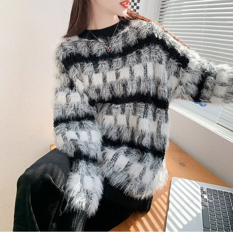 2021 Women Winter New Plaid Sweater Pullover Top Korean Style Fashion Loose Round Neck Black White Contrast Color Sweater
2021 Women Winter New Plaid Sweater Pullover Top Korean Style Fashion Loose Round Neck Black White Contrast Color Sweater