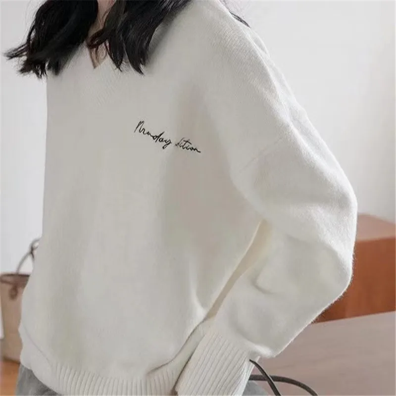 Winter Spring V-neck Women's Sweater New style Loose lazy Casual Embroidery Letter Pullovers tops Knitting Base woman clothing
Winter Spring V-neck Women's Sweater New style Loose lazy Casual Embroidery Letter Pullovers tops Knitting Base woman clothing