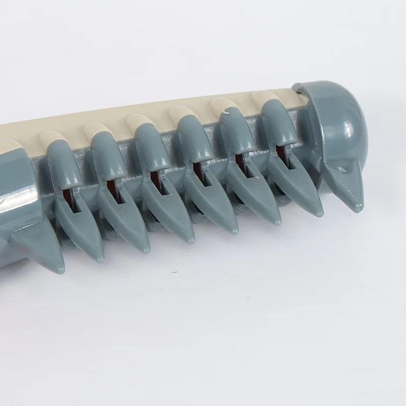 Pet dog and cat electric comb shaver cleaner to remove floating hair dog and kitten beauty tools and accessories supplies
Pet dog and cat electric comb shaver cleaner to remove floating hair dog and kitten beauty tools and accessories supplies