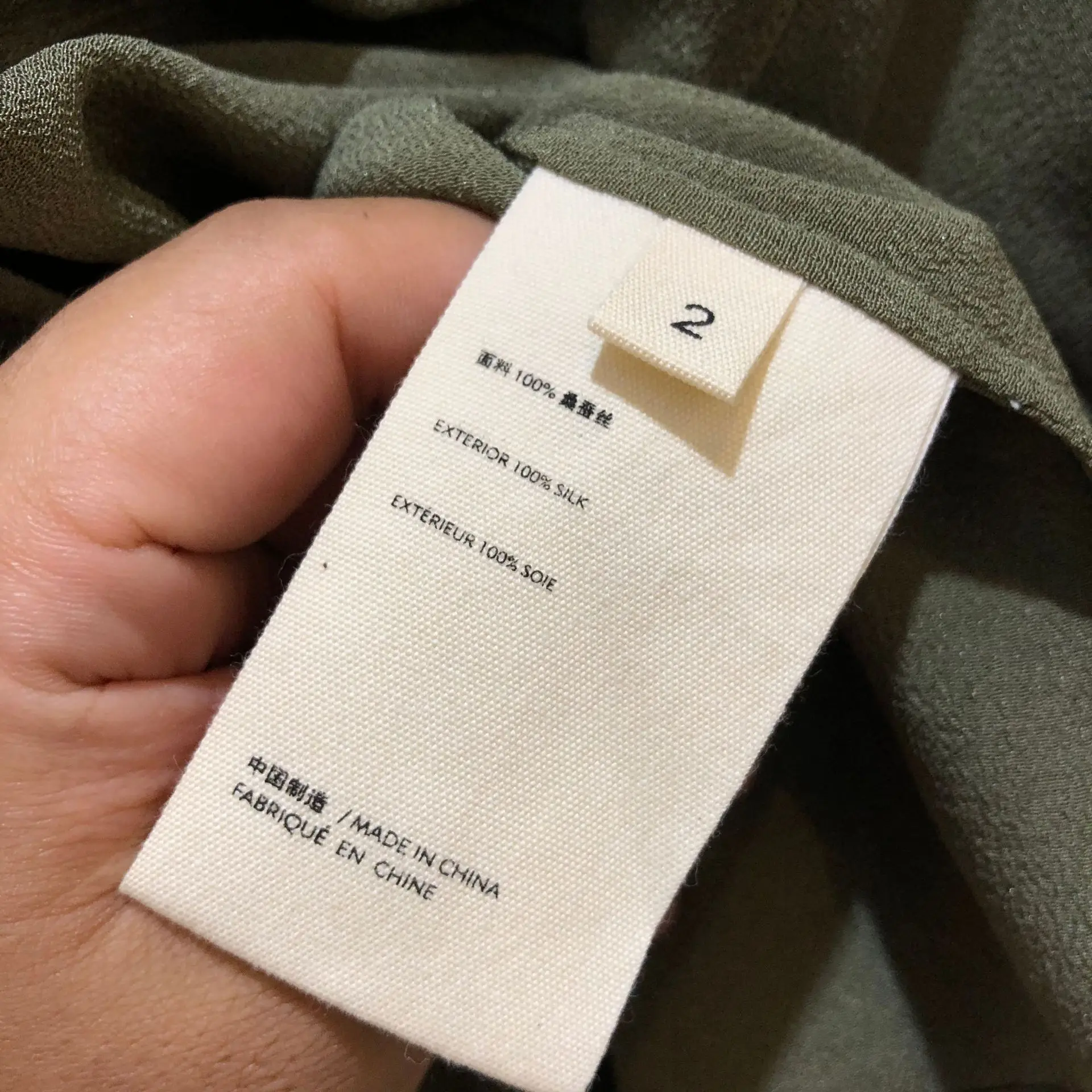 Women Knotted Hem Shirt 10% Silk Solid Three Quarter Sleeve Notched OL Blouse and Tops with Buttons Simple
Women Knotted Hem Shirt 10% Silk Solid Three Quarter Sleeve Notched OL Blouse and Tops with Buttons Simple