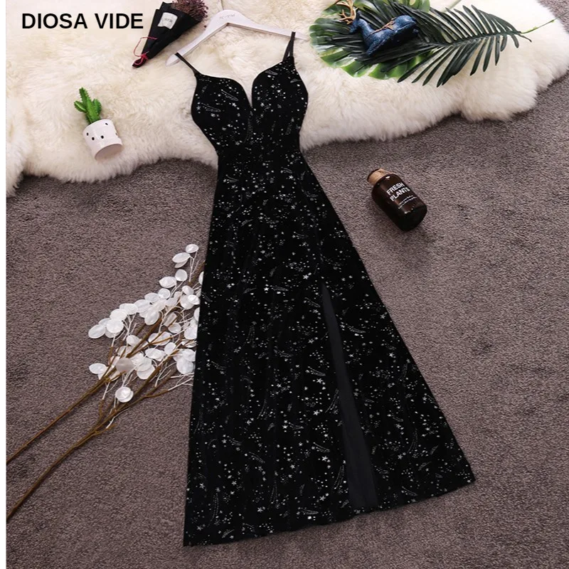 Вельветовое платье средней длины, на бретелях, без рукавов, со звездами, зима 2020
Вельветовое платье средней длины, на бретелях, без рукавов, со звездами, зима 2020