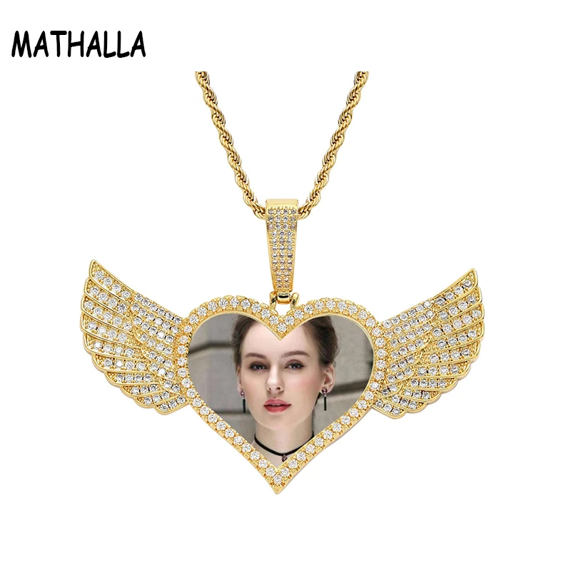 MATHALLA Custom Photo Heart-Shaped Memory Medal Pendant Necklace Angel Wings Ice Crystal Cubic Zircon Pendant Hip-Hop Jewelry
MATHALLA Custom Photo Heart-Shaped Memory Medal Pendant Necklace Angel Wings Ice Crystal Cubic Zircon Pendant Hip-Hop Jewelry