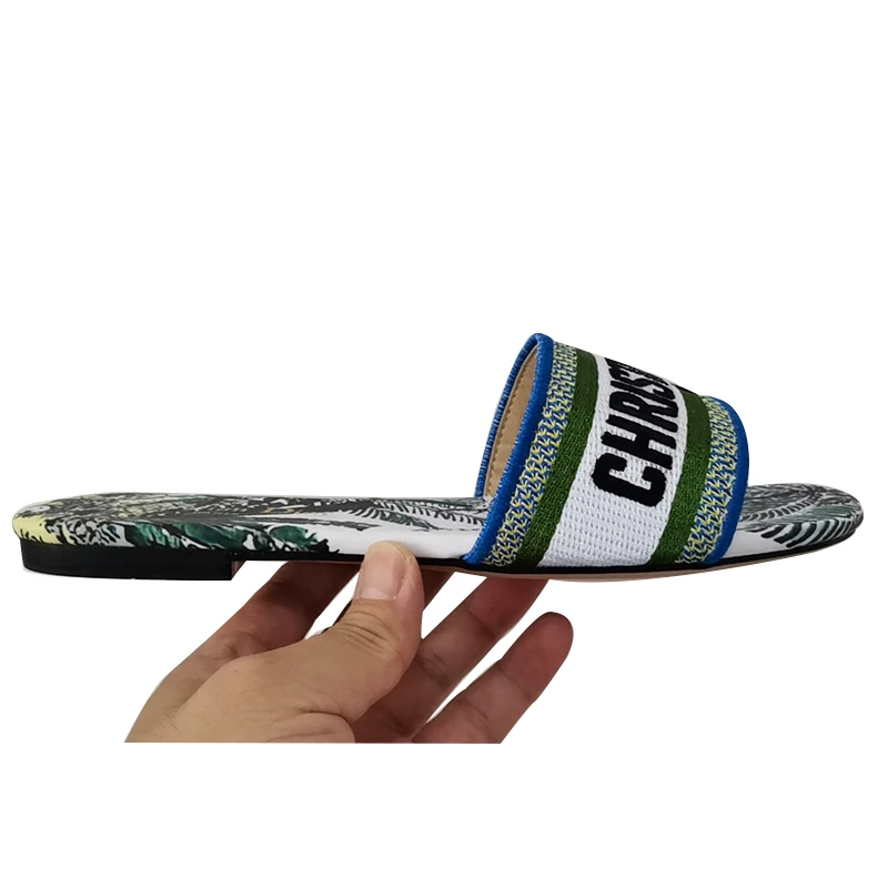 SYNXDN Designer Women Slippers Flat Genuine Leather Embroidery Flower Low Heels Luxury Brand Summer Flip Flops Open Toe Slides
SYNXDN Designer Women Slippers Flat Genuine Leather Embroidery Flower Low Heels Luxury Brand Summer Flip Flops Open Toe Slides