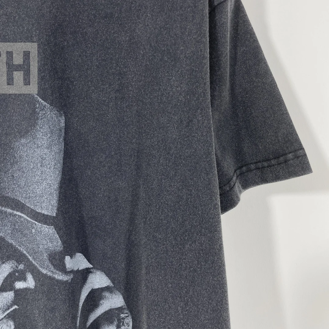 Oversized KITH Tee 2021 Men Women 1:1 High Quality Biggie Graghic Print Kith T-shirt Washed Tops Vintage Short Sleeve
Oversized KITH Tee 2021 Men Women 1:1 High Quality Biggie Graghic Print Kith T-shirt Washed Tops Vintage Short Sleeve