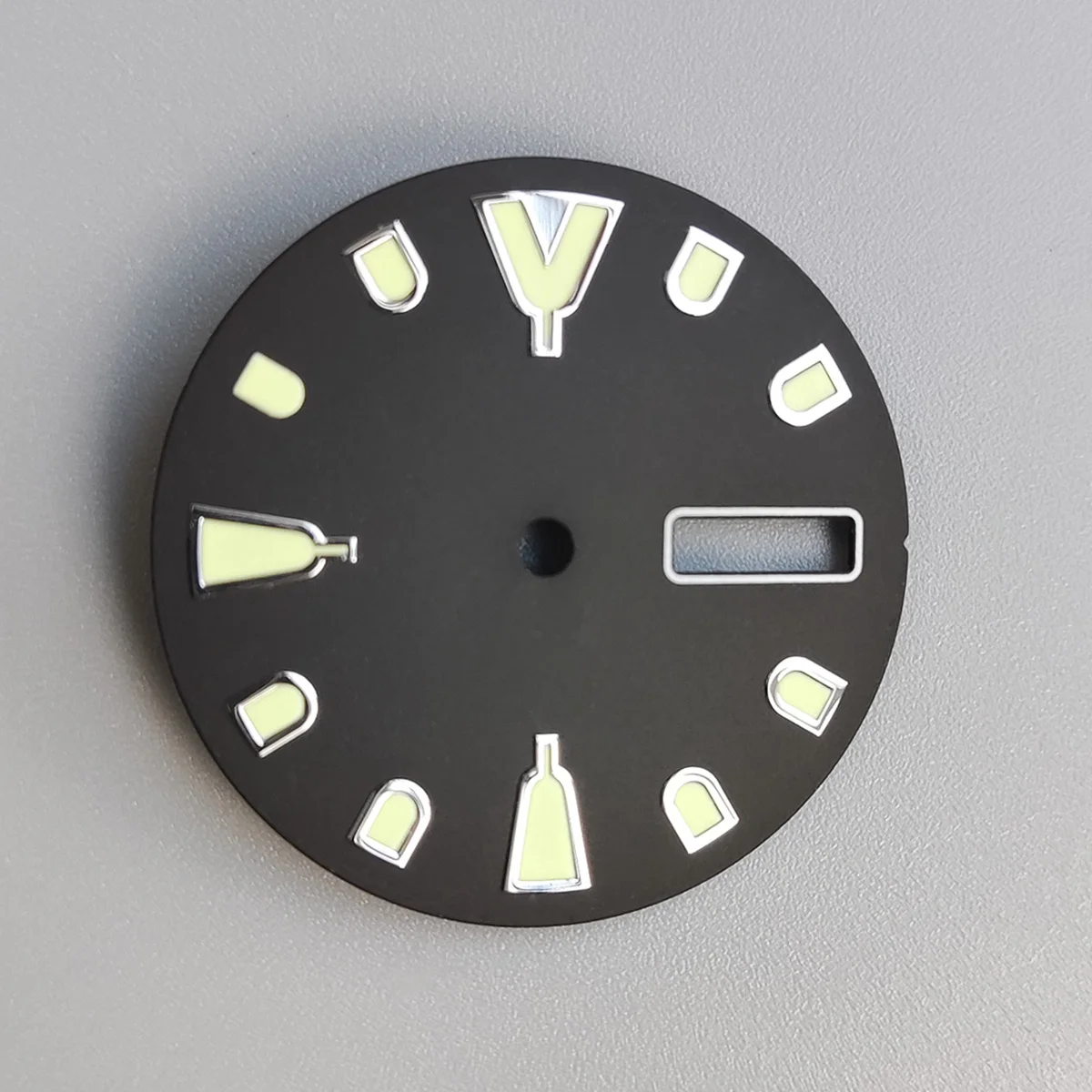 Watch Parts 28.5mm Sterile Dial Luminous Watch Dial Luminous Suitable For NH36 movement 83
Watch Parts 28.5mm Sterile Dial Luminous Watch Dial Luminous Suitable For NH36 movement 83