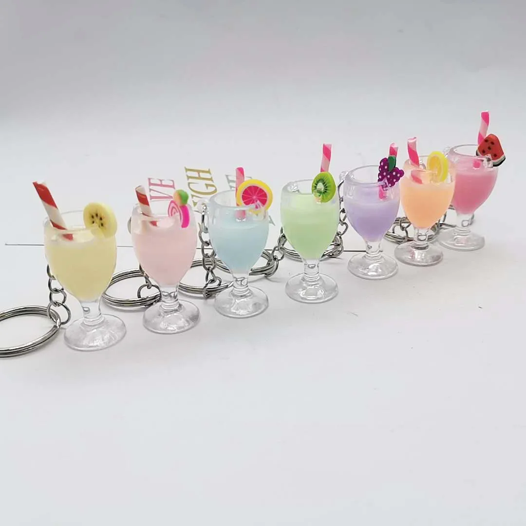 Брелок для ключей в виде чашки для коктейля
Брелок для ключей в виде чашки для коктейля