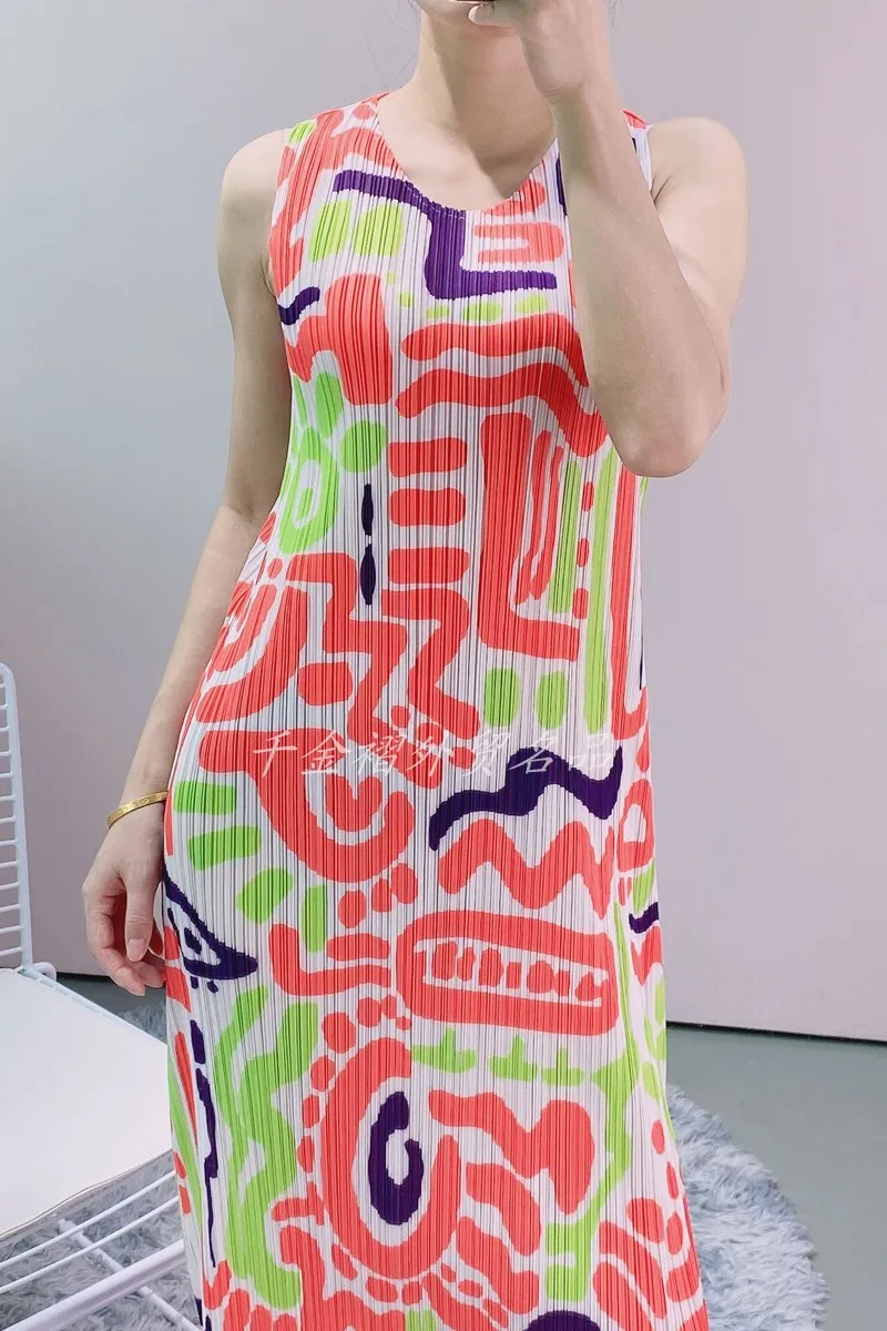 CHNAGPLEAT 2021 Summer Women's O-Neck Sleeveless Base Dress Miyak fold Fashion fun graffiti print slim waistcoat dress tide
CHNAGPLEAT 2021 Summer Women's O-Neck Sleeveless Base Dress Miyak fold Fashion fun graffiti print slim waistcoat dress tide