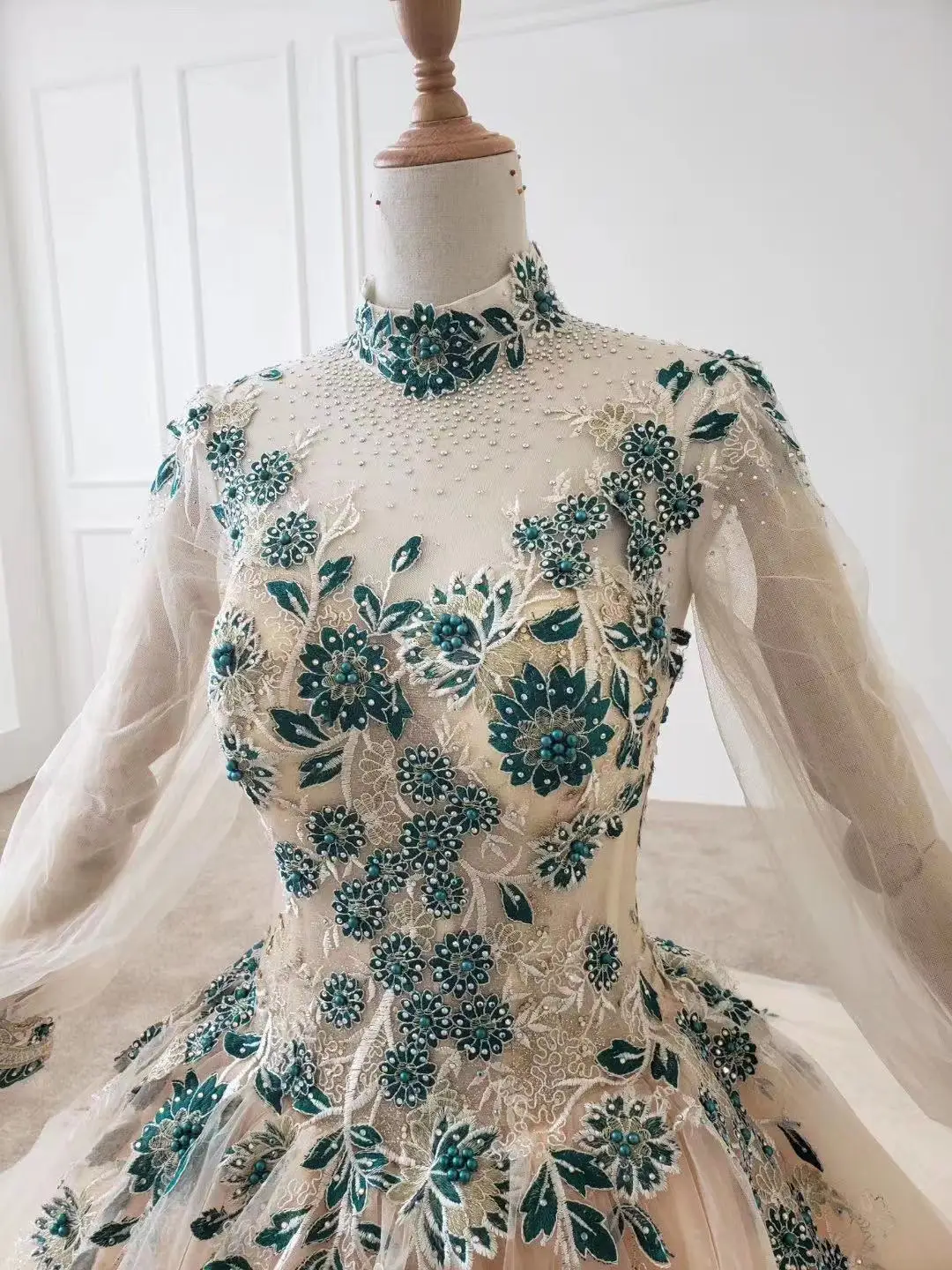 Long Prom Dress 2020 Gorgeous High Neck Long Sleeves Oman Handmade Green Lace Flowers Saudi Arabia Ball Gown Formal Evening Gown
Long Prom Dress 2020 Gorgeous High Neck Long Sleeves Oman Handmade Green Lace Flowers Saudi Arabia Ball Gown Formal Evening Gown