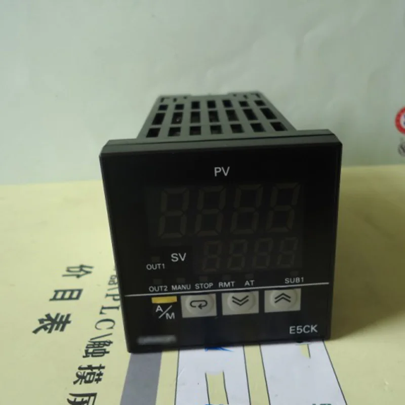 Новый оригинальный термостат E5CK-TAA1-500
