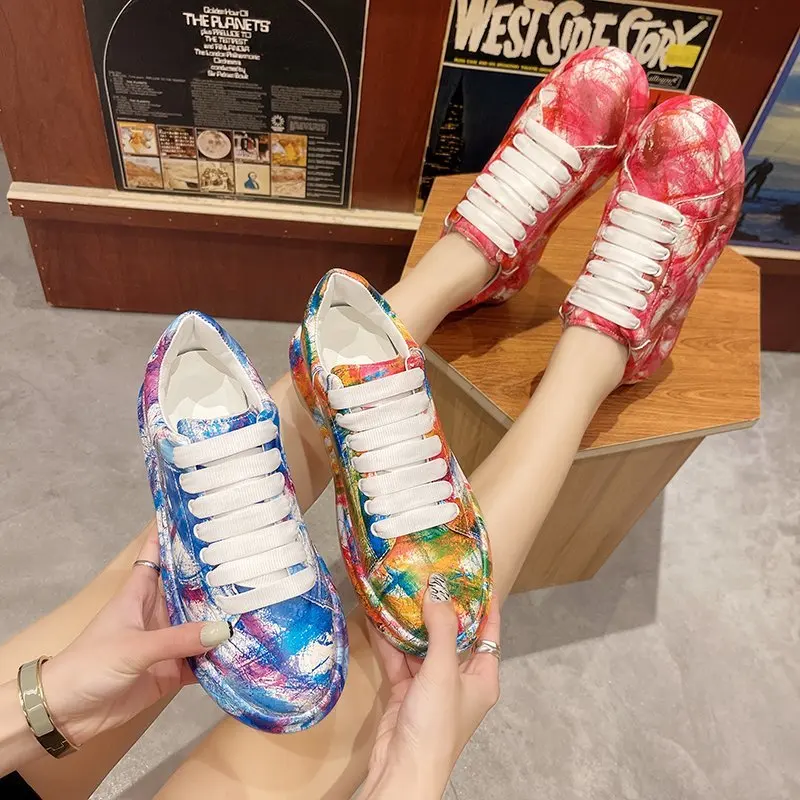 New Color Trend Graffiti Platform Flat Lace-up Women White Sneakers Latex Round Toe Chunky Shoes Women Summer Outdoor Shoes 2021
New Color Trend Graffiti Platform Flat Lace-up Women White Sneakers Latex Round Toe Chunky Shoes Women Summer Outdoor Shoes 2021