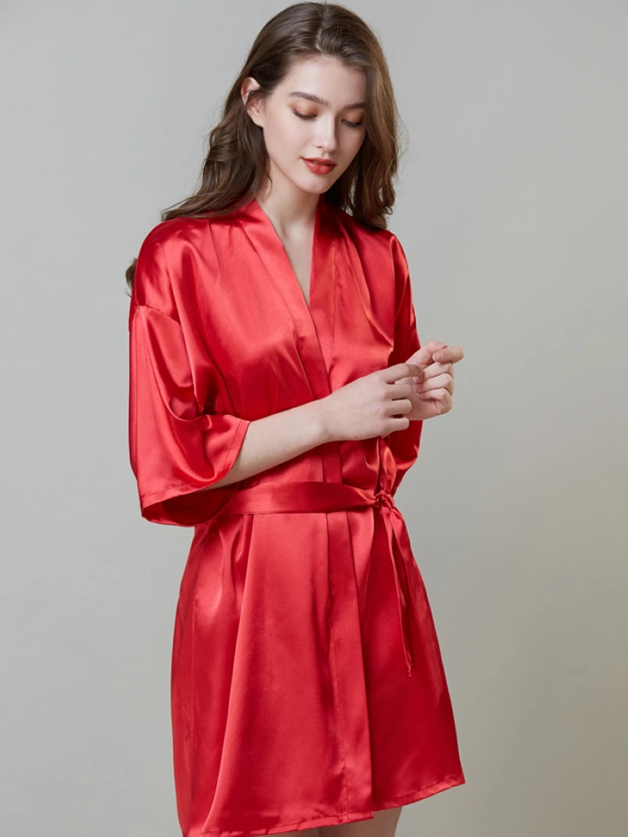 Pajamas plus fertilizer to increase wedding dressing gown women's summer sleeves ice silk sexy bathrobe home service
Pajamas plus fertilizer to increase wedding dressing gown women's summer sleeves ice silk sexy bathrobe home service