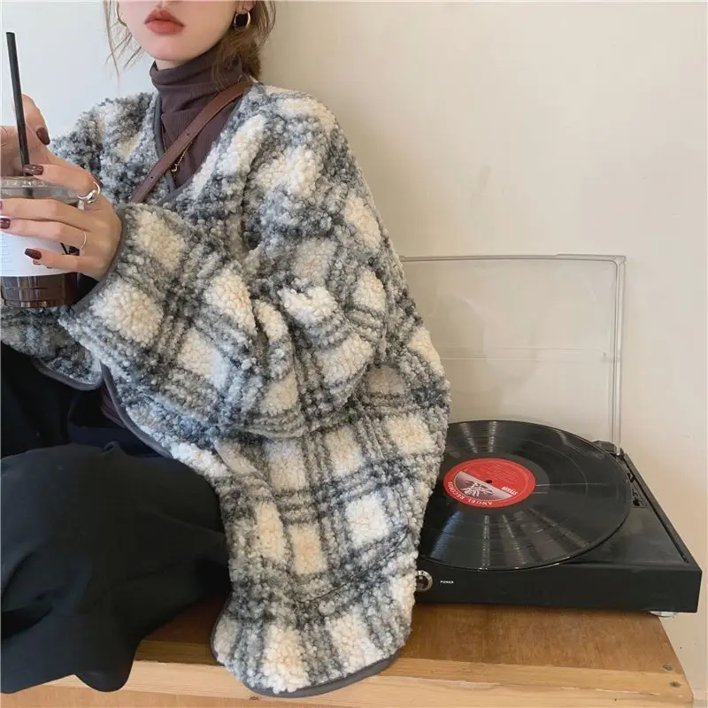 Lamb Wool Coat Autumn Winter 2020 Latest Women's Korean Style Winter Loose All-Matching Thick Retro Plaid Furry Tops
Lamb Wool Coat Autumn Winter 2020 Latest Women's Korean Style Winter Loose All-Matching Thick Retro Plaid Furry Tops