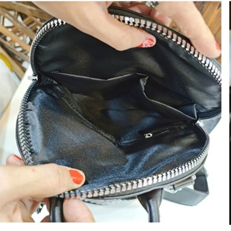 Backpack Women Shoulder Bags New Rhinestone Hat Shape Bag Shoulder Mini Designer Mochila 
Backpack Women Shoulder Bags New Rhinestone Hat Shape Bag Shoulder Mini Designer Mochila
