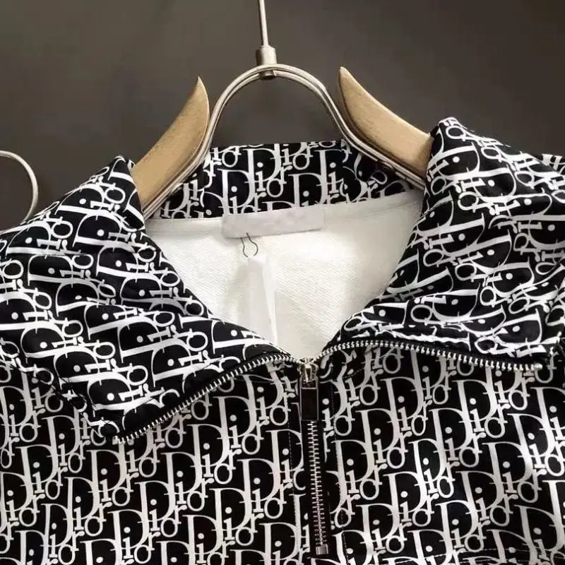 Street Fashion Brand Spring and Autumn European and American CD Letter Splicing Big Open Collar Zipper Casual Men 's and Women '
Street Fashion Brand Spring and Autumn European and American CD Letter Splicing Big Open Collar Zipper Casual Men 's and Women '