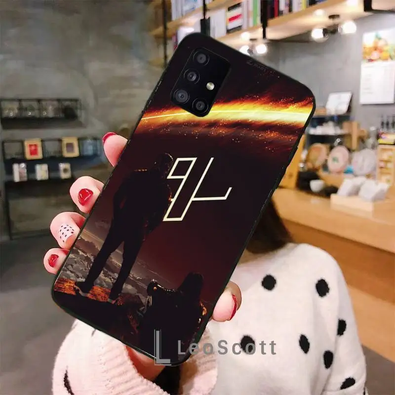 PNL Rapper Phone Case For Samsung A32 A51 A52 A71 A50 A12 A21S S10 S20 S21 Plus Fe Ultra
PNL Rapper Phone Case For Samsung A32 A51 A52 A71 A50 A12 A21S S10 S20 S21 Plus Fe Ultra