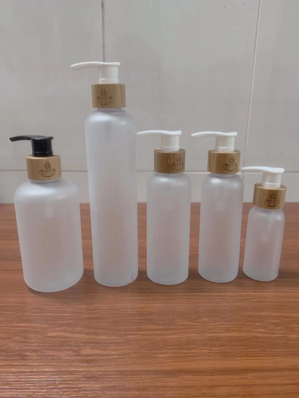bottle spray 60ml 120ml 150ml 250ml Frosted Plastic Bottle with Bamboo Lid plastic lotion bottles with pump
bottle spray 60ml 120ml 150ml 250ml Frosted Plastic Bottle with Bamboo Lid plastic lotion bottles with pump